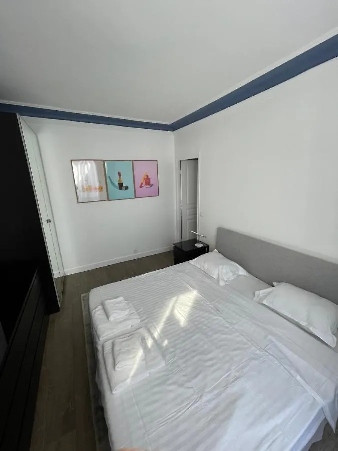 Apartment Beautiful Lincoln Paris